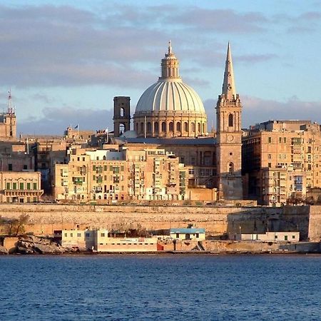 Prime Location Apartment With Side Seaviews Sliema Exteriér fotografie