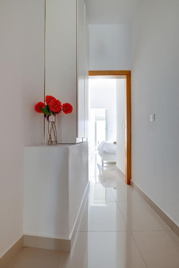 Prime Location Apartment With Side Seaviews Sliema Exteriér fotografie