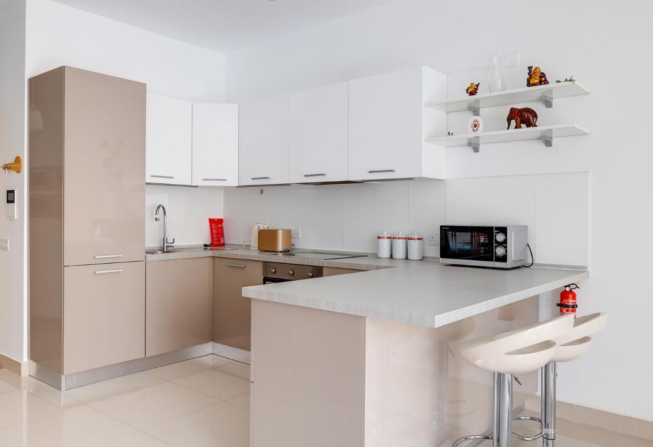 Prime Location Apartment With Side Seaviews Sliema Exteriér fotografie
