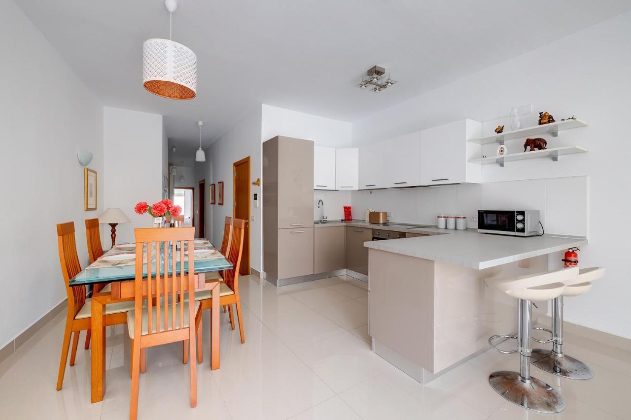 Prime Location Apartment With Side Seaviews Sliema Exteriér fotografie