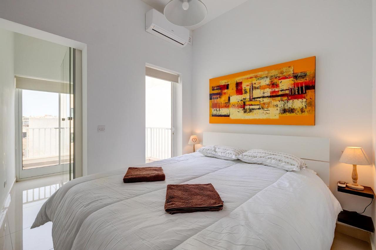 Prime Location Apartment With Side Seaviews Sliema Exteriér fotografie