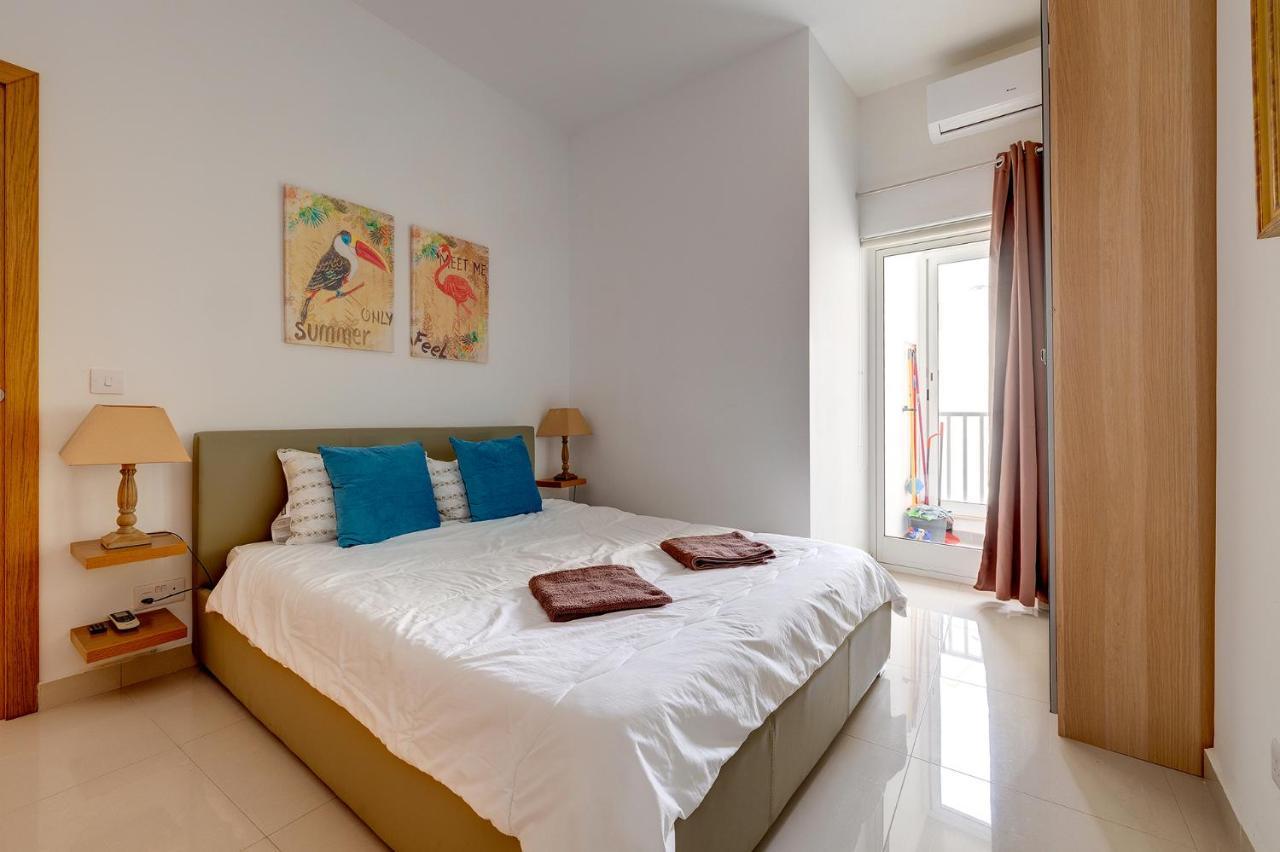 Prime Location Apartment With Side Seaviews Sliema Exteriér fotografie