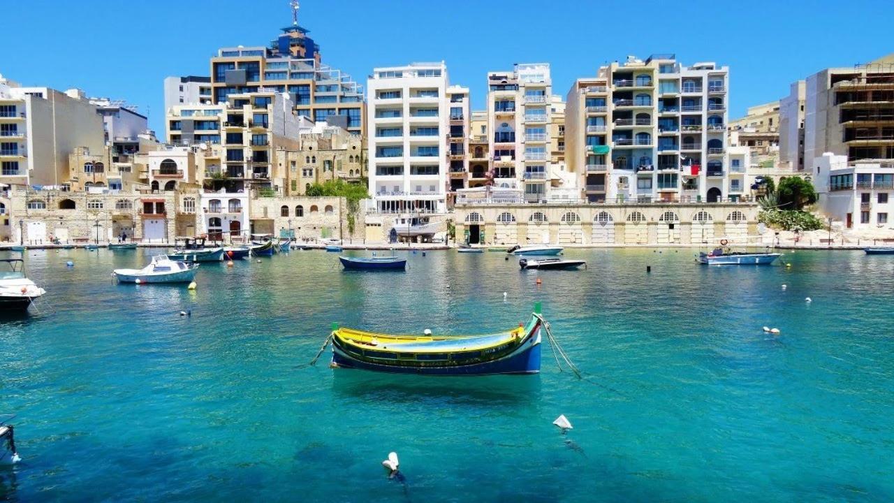 Prime Location Apartment With Side Seaviews Sliema Exteriér fotografie